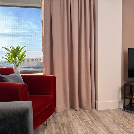 Elegant One Bedroom Apartment Swindon Exterior photo