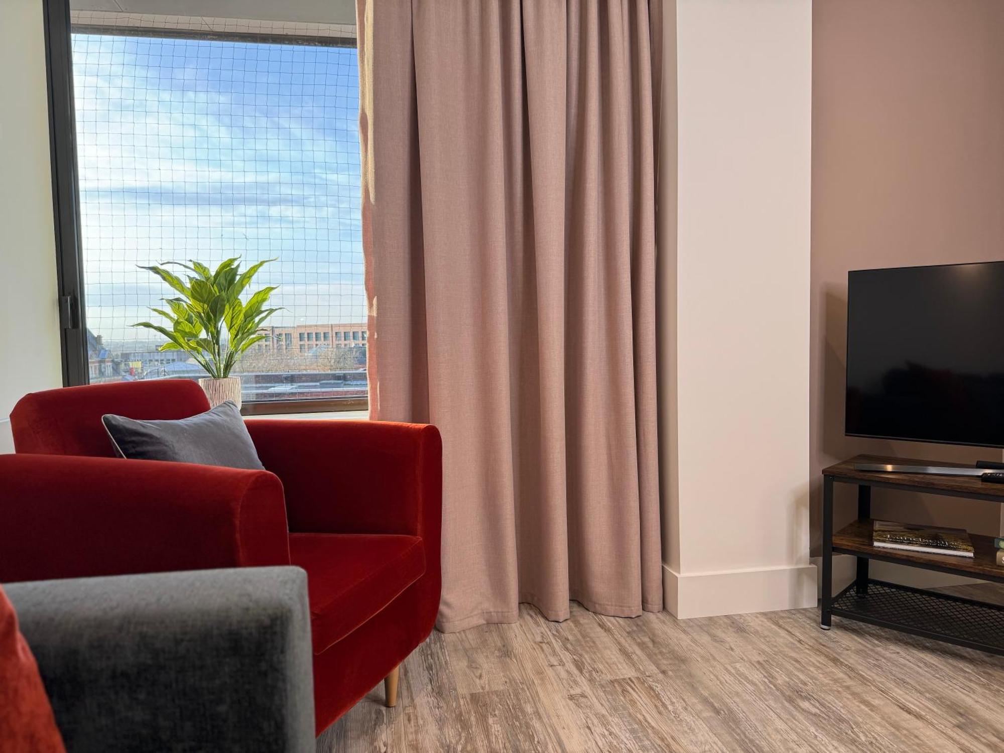 Elegant One Bedroom Apartment Swindon Exterior photo