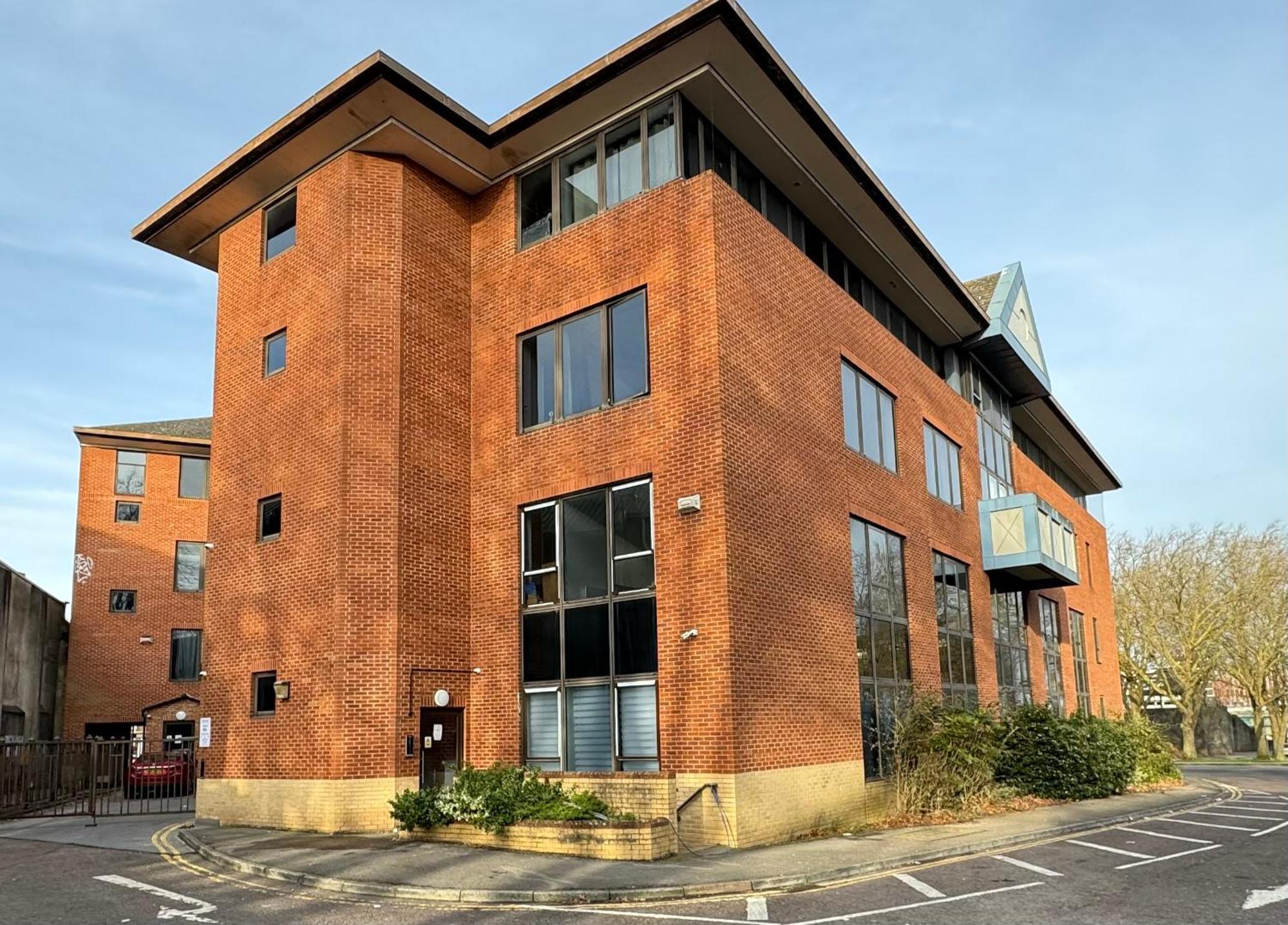 Elegant One Bedroom Apartment Swindon Exterior photo