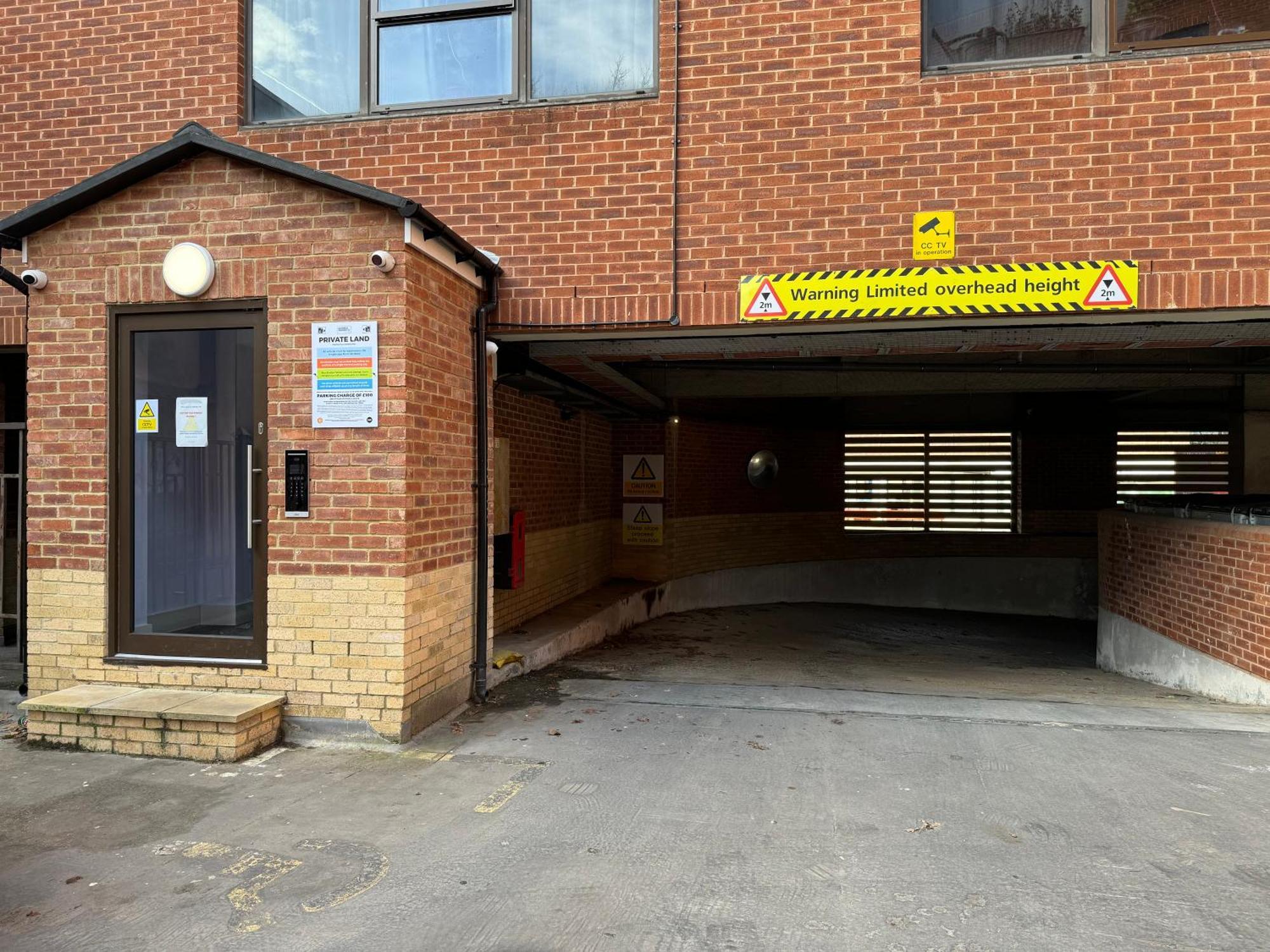 Elegant One Bedroom Apartment Swindon Exterior photo