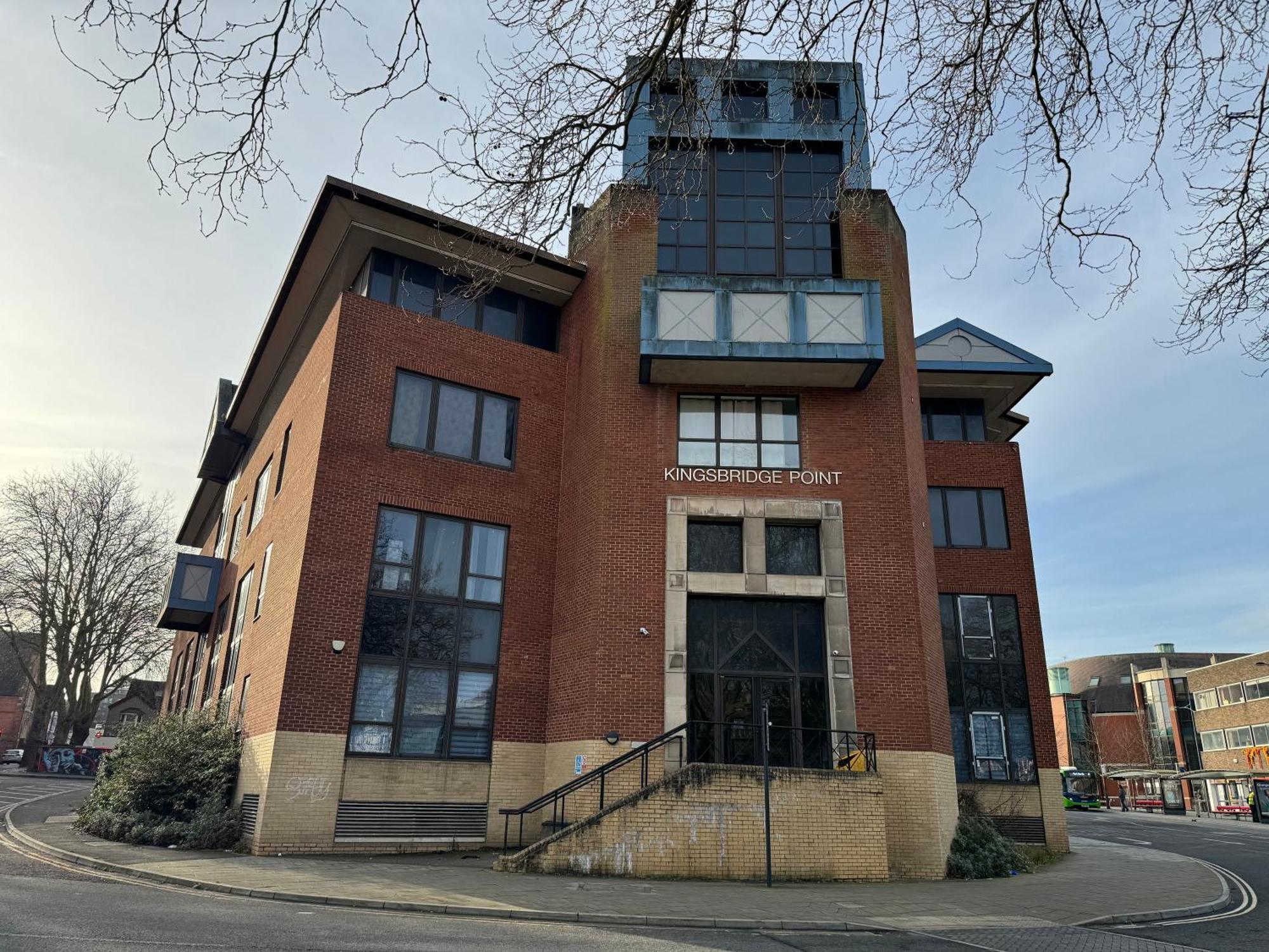 Elegant One Bedroom Apartment Swindon Exterior photo